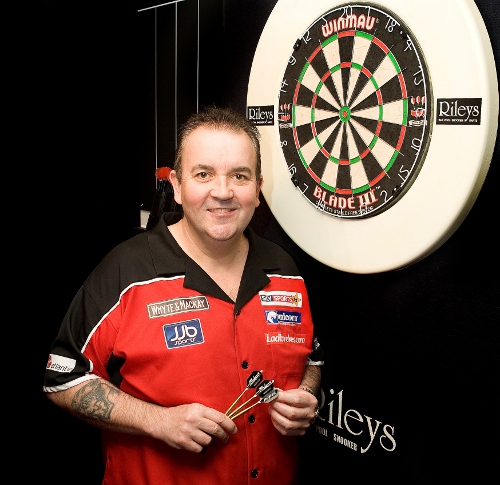 Phil_Taylor_at_Rileys