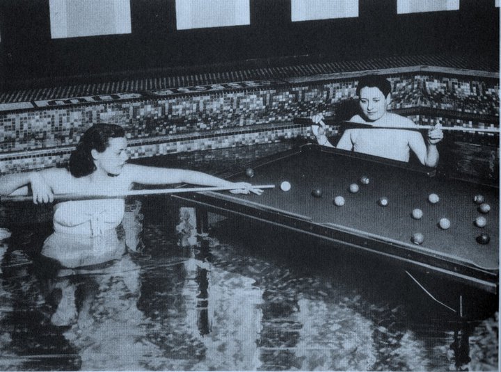 Pool_Table_In_a_Pool