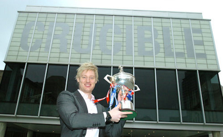 World_Snooker_Neil_Robertson_With_Trophy